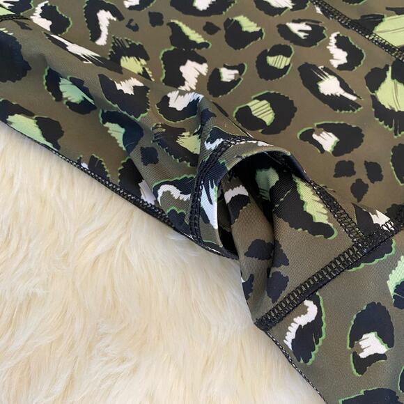 Adrienne Vittadini Leopard Print Ankle Length Activewear Leggings Large NWOT - Picture 3 of 10